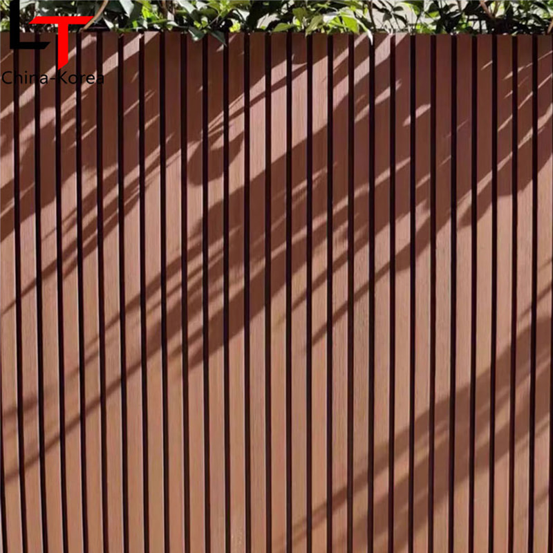 بافت چوبی و الگوی مشکی نمای بیرونی روکش دیوار دکوراتیو نمای بیرونی خانه پانل های دیواری در فضای باز